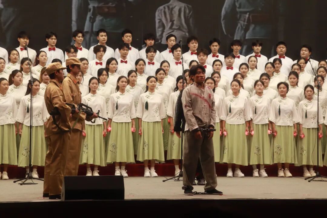  以歌为帆_逐梦青春华章——黄淮学院合唱比赛