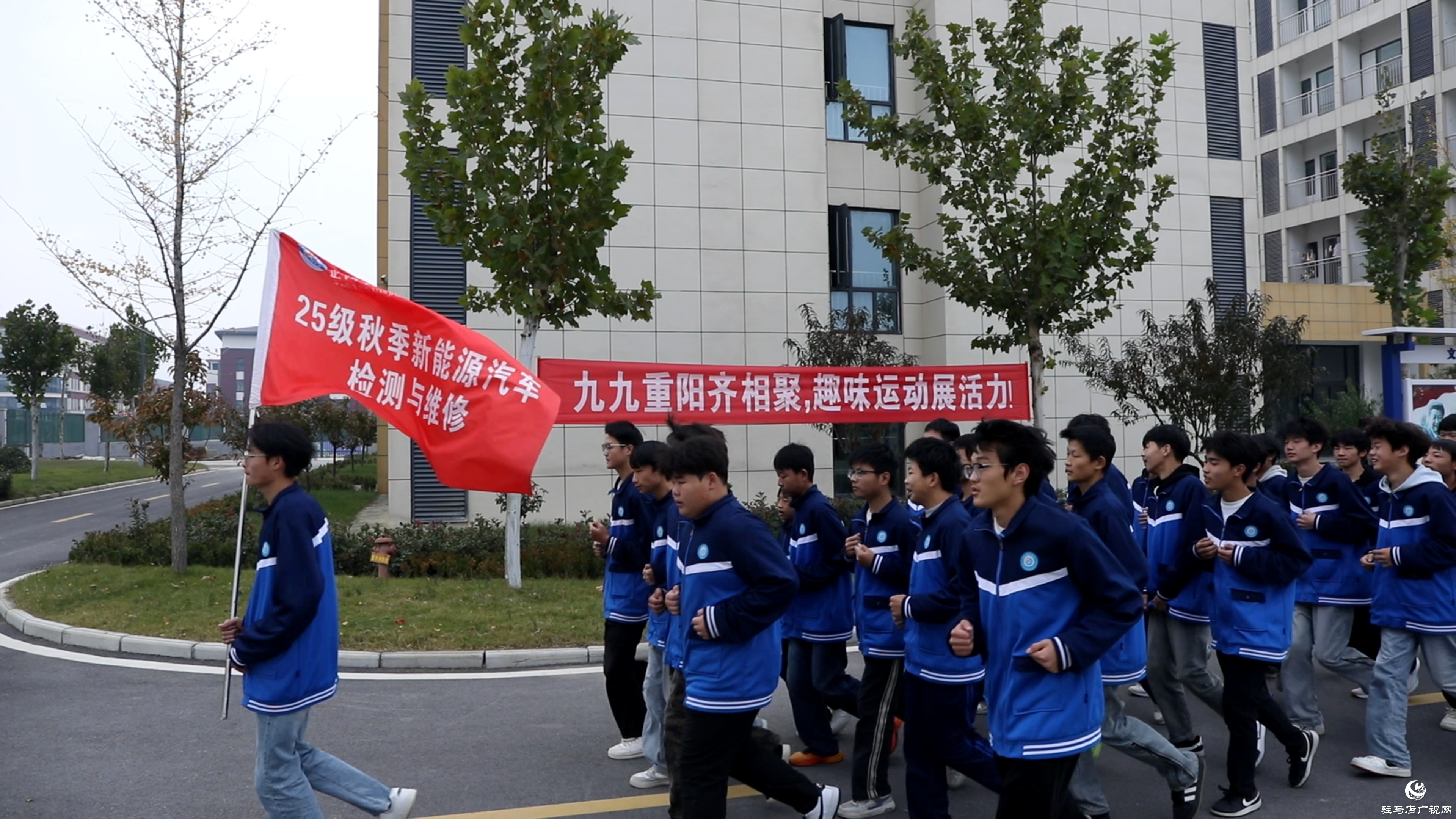 正阳县技工学校:师生同乐庆重阳 凝心聚力展风采