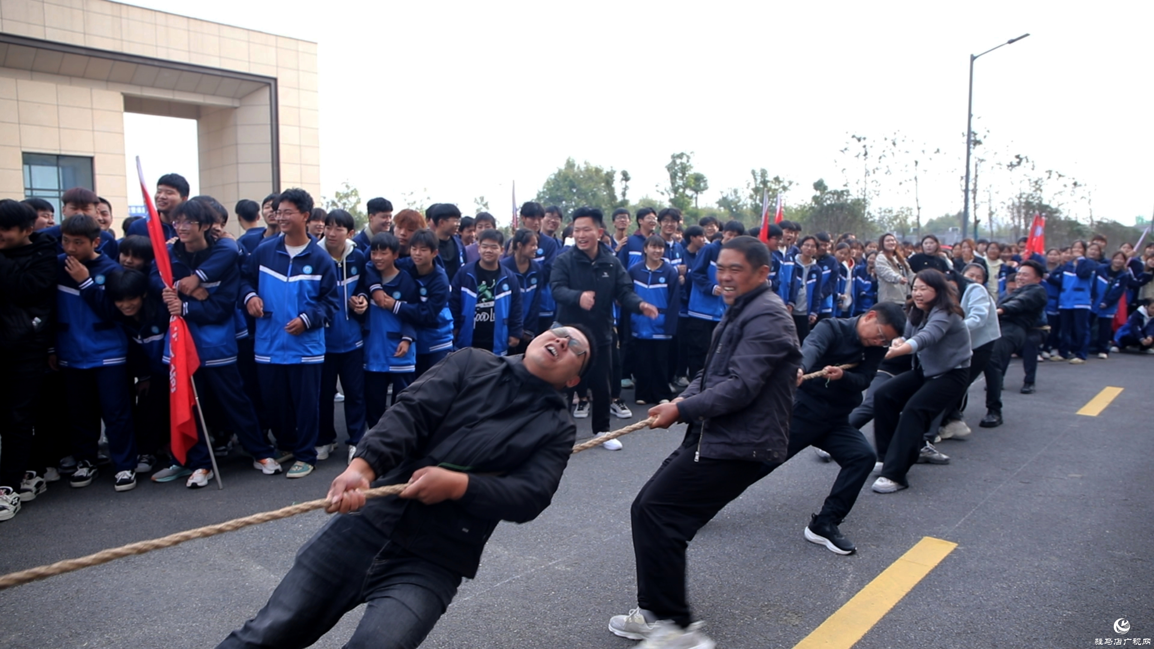 正阳县技工学校:师生同乐庆重阳 凝心聚力展风采