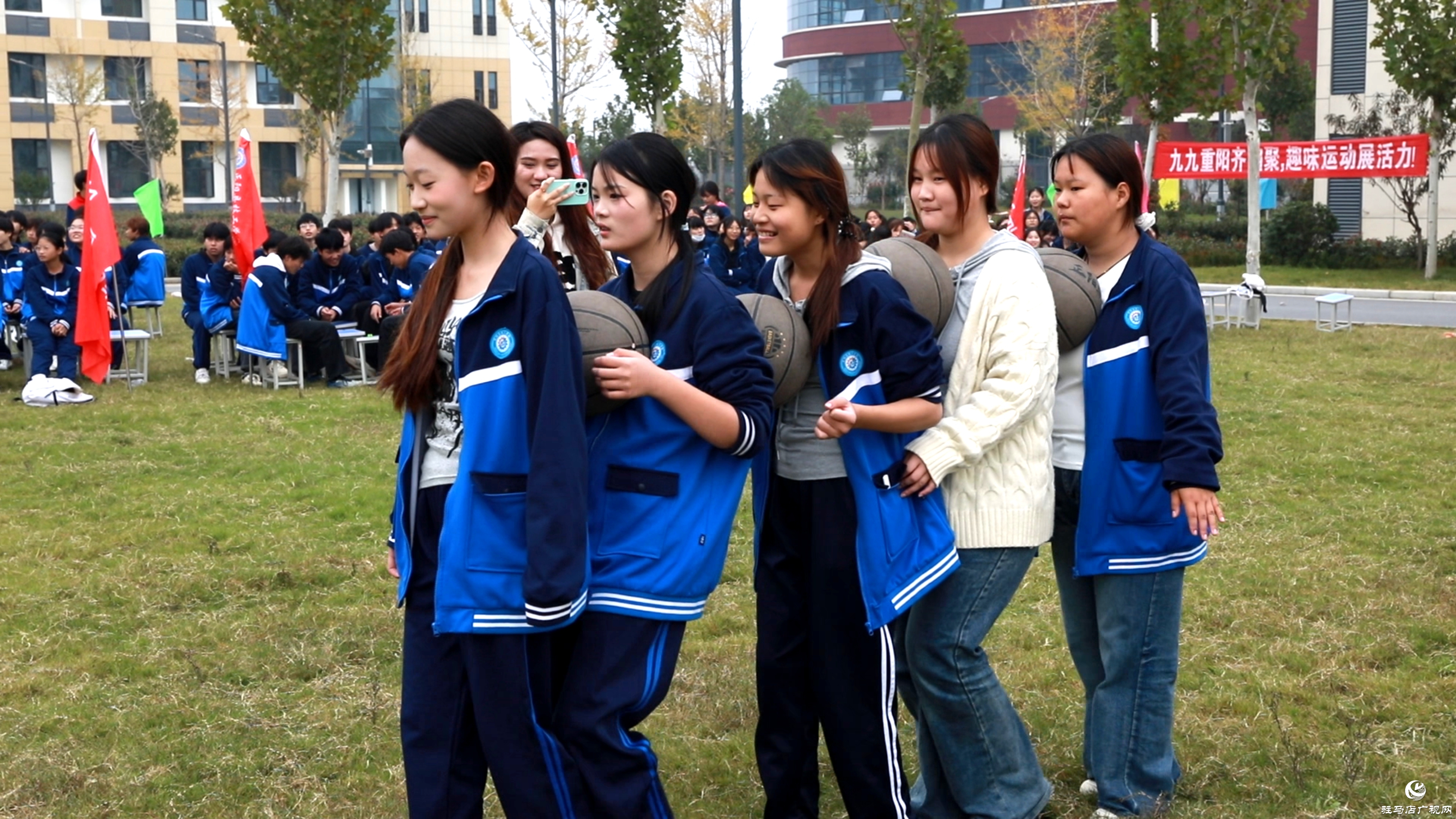 正阳县技工学校:师生同乐庆重阳 凝心聚力展风采