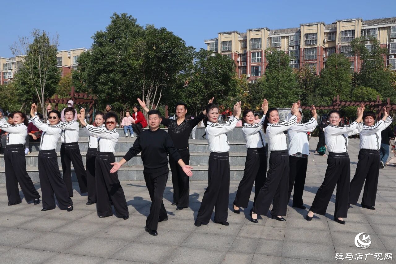 正阳县贺“重阳”银龄行动体育健身主题活动举行