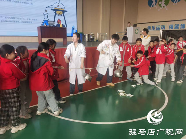 科普进校园 点燃科学梦想