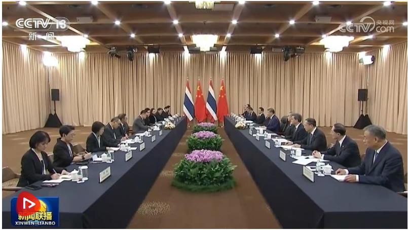 习近平会见泰国总理阿努廷