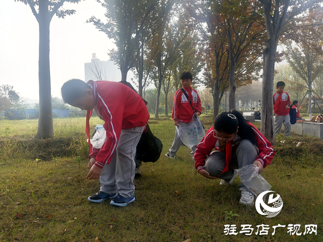 驻马店市第三十七小学开展“赏秋日之美 探科学之秘”徒步研学活动