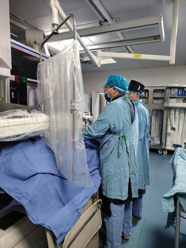 高龄高风险患者的成功救治：一例下肢动脉闭塞的精准介入治疗