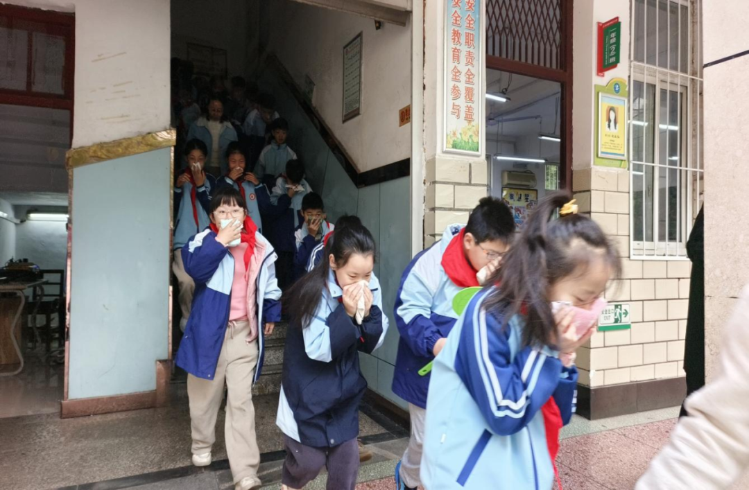  全民消防 生命至上——驻马店市第三小学举行综合性安全教育实践活动