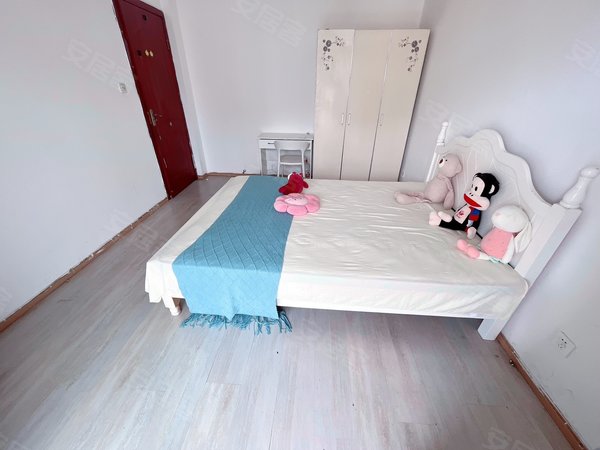 房屋租赁期间，室内物品损坏谁担责