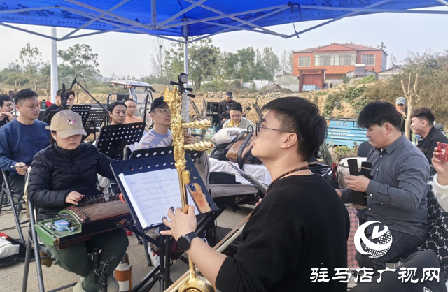 省豫剧院青年团送戏下乡 柴坡村民乐享文化盛宴