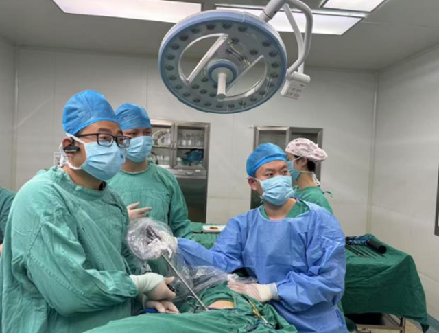 颈腹双单孔，手术不开胸——驻马店市中医院心胸外科微创技术实现新突破