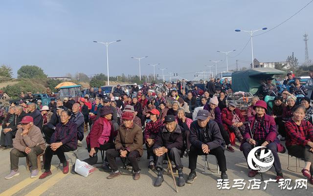 省豫剧院青年团送戏下乡 柴坡村民乐享文化盛宴