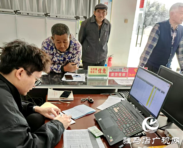 平舆县万金店镇:入户宣传解民忧,代缴服务暖人心