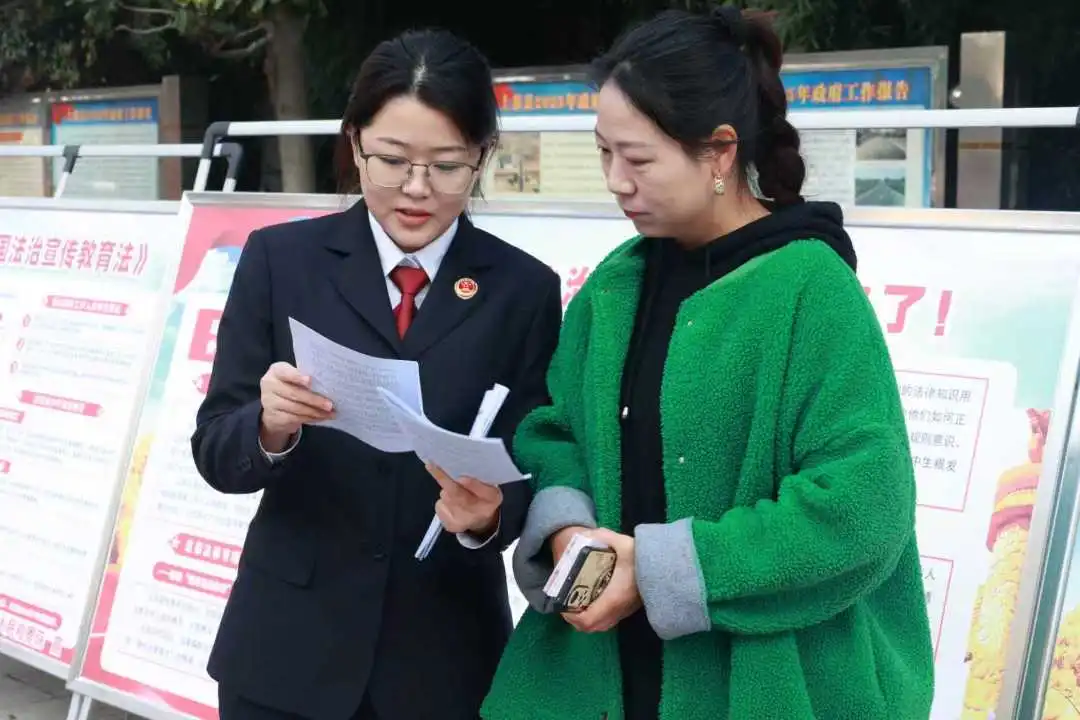 上蔡县检察院开展《中华人民共和国法治宣传教育法》宣传活动