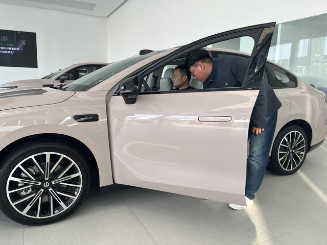 驻马店：新能源汽车市场持续火热 政策技术双轮驱动消费增长