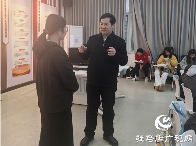   驻马店职业技术学院党委书记苏新留 深入教学一线随堂听课与学子共话理想信念​