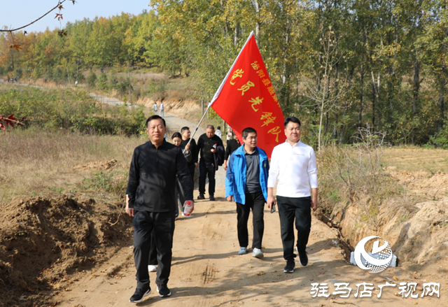 泌阳融媒中心走进王店镇“芳香小镇”庆祝第26个记者节