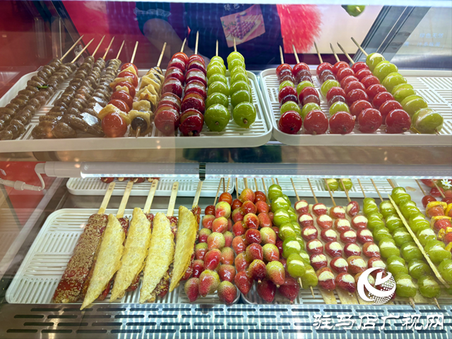 奶皮子糖葫芦引爆消费热潮 颜值与口感成街头新“流量密码”