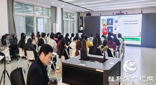   驻马店职业技术学院党委书记苏新留 深入教学一线随堂听课与学子共话理想信念​