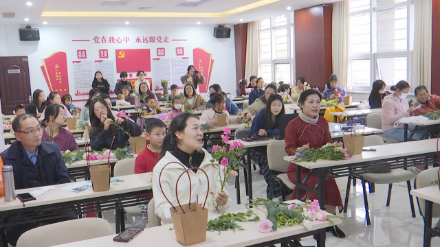 驻马店市总工会举行插花公益活动