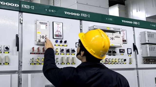 国网平舆县供电公司：夜间巡视护电网 迎峰度冬早准备