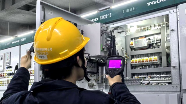 国网平舆县供电公司：夜间巡视护电网 迎峰度冬早准备