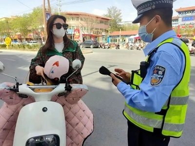 未正确佩戴头盔，出了事故是否担责？