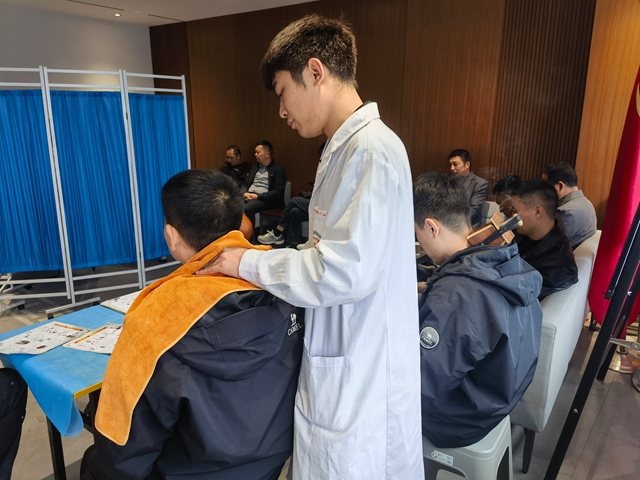 健康服务送上门 驻马店市第二中医院为蓝天集团员工暖心体检