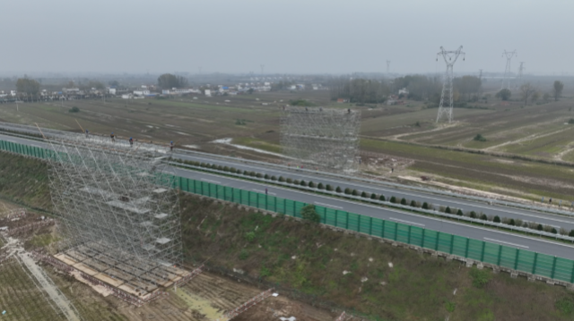 国网驻马店供电公司：高效实施跨越施工 助推重点工程建设