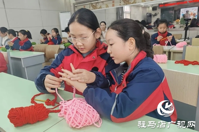 指尖传承非遗！驻马店“非遗新芽计划”钩编活动走进小学