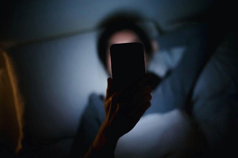 30岁小伙长期熬夜智力退回3岁 年轻人患“脑膜炎”病例为何频发？