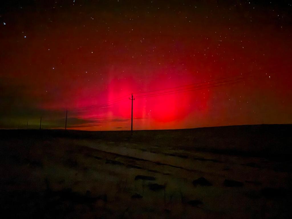 一大波美图来了,他们在我国北方多地拍到了极光!