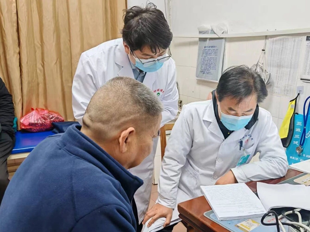 “聚焦织网 同质发展”驻马店市中心医院专家团队走进确山县妇幼保健院