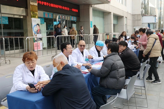 驻马店市中心医院举办2025联合国糖尿病日义诊活动