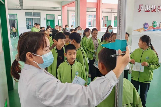童心向暖 护航成长：儿童康复科联合市红十字会走进校园开展爱心普查活动
