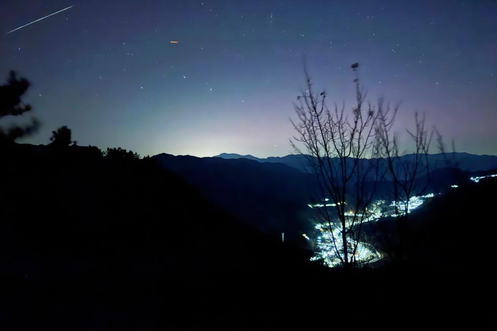 一大波美图来了,他们在我国北方多地拍到了极光!