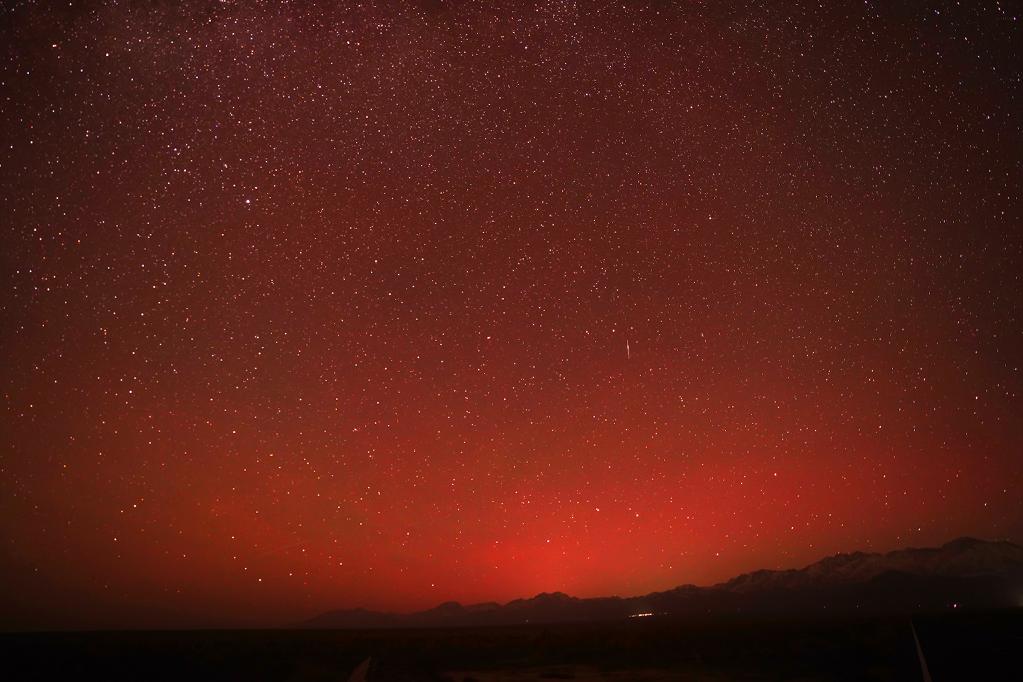 一大波美图来了,他们在我国北方多地拍到了极光!