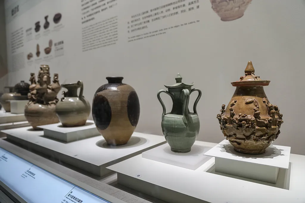 每日文物丨南宋工匠制瓷“翻车” 却让祝福加倍