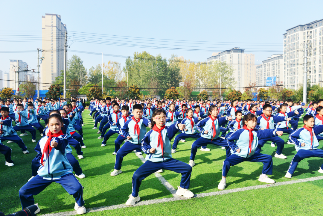  驻马店市第三小学举办“武韵传美”大课间观摩活动
