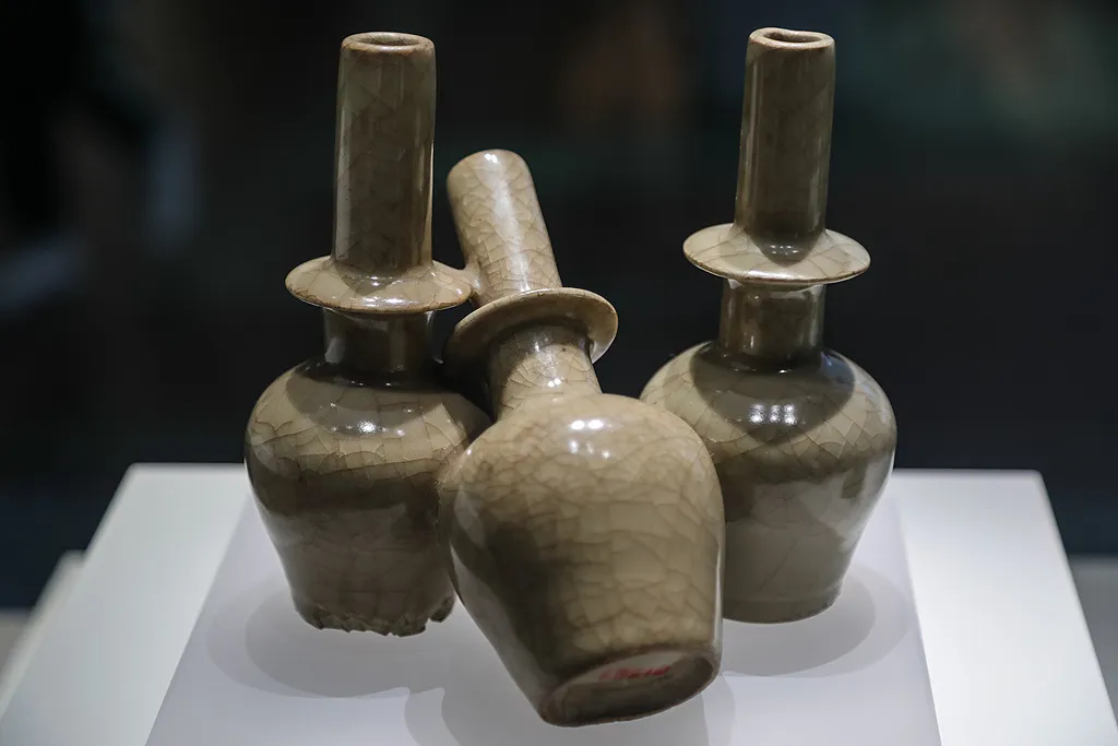 每日文物丨南宋工匠制瓷“翻车” 却让祝福加倍