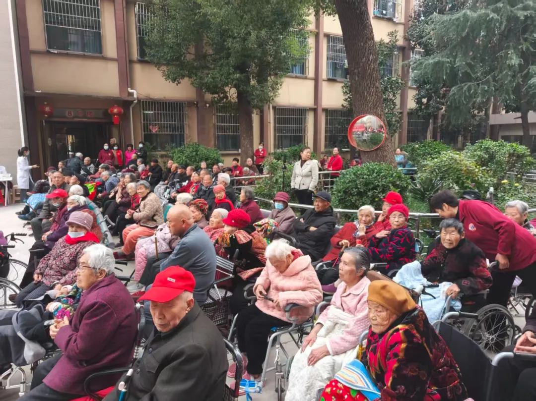 【惠民演出】群星耀基层 艺路惠民生2025驻马店市文化惠民下基层文艺演出走进健康路中段社区金福园养老院