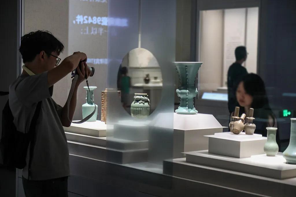 每日文物丨南宋工匠制瓷“翻车” 却让祝福加倍