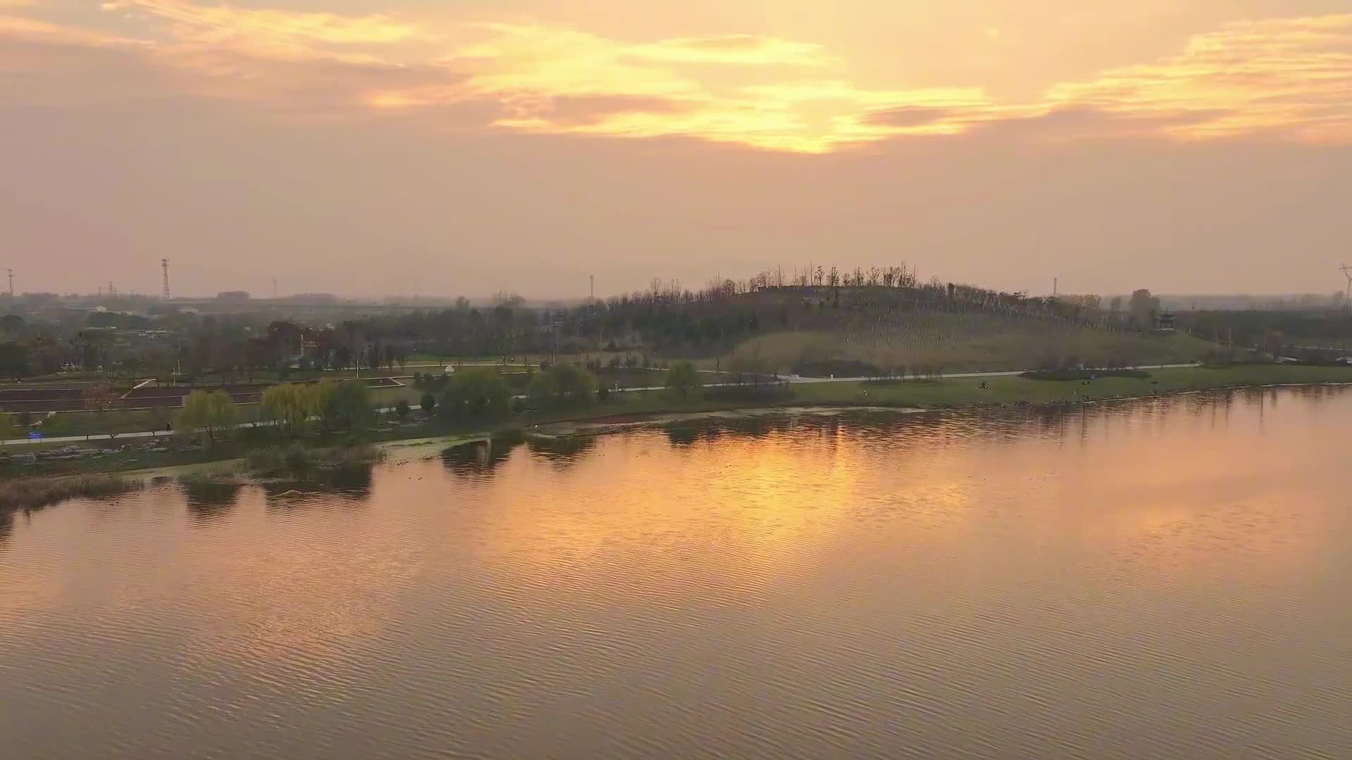 夕照练江铺金卷 飞桥叠影绘新图