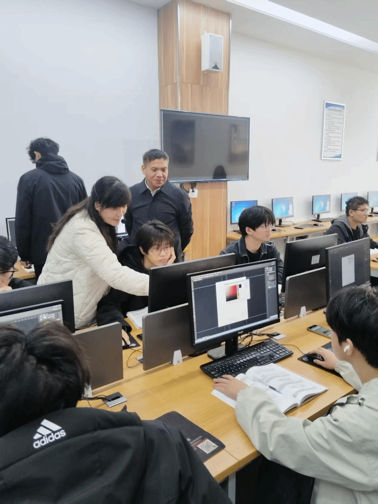 驻马店职业技术学院校长宋华民深入南北校区听课调研