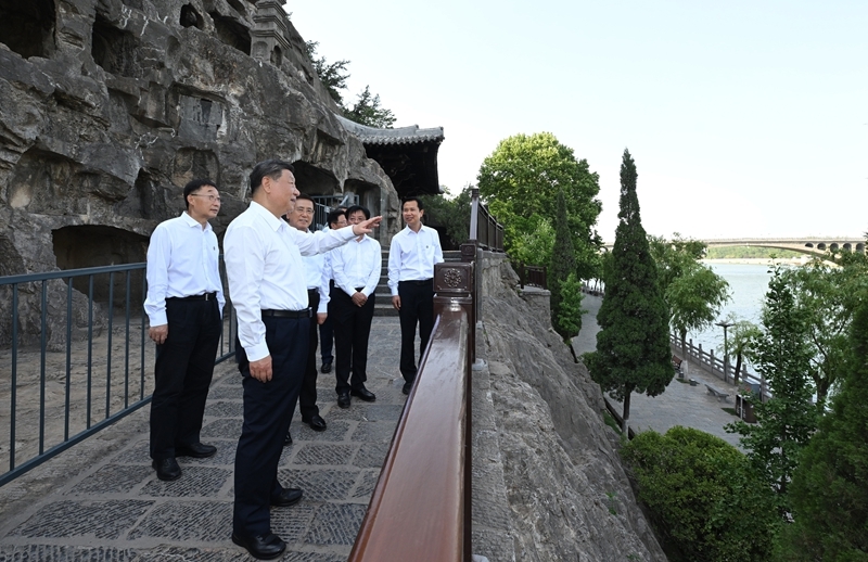 习近平在河南考察时强调：坚定信心推动高质量发展高效能治理 奋力谱写中原大地推进中国式现代化新篇章