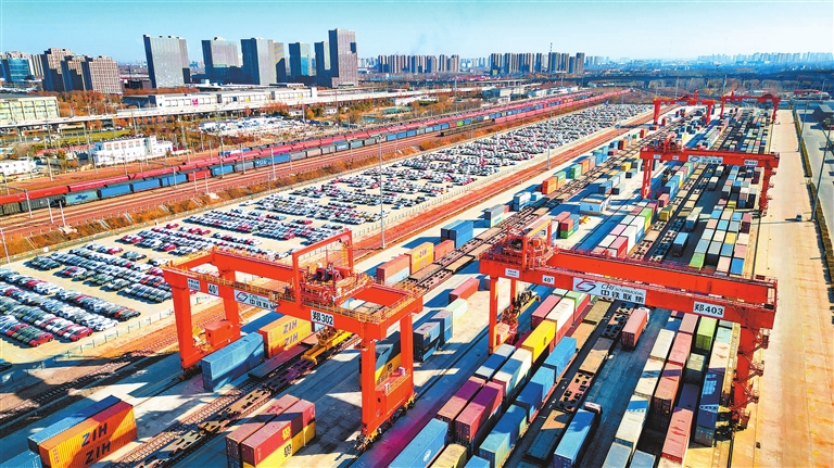 沿着习近平总书记指引的方向奋勇前进