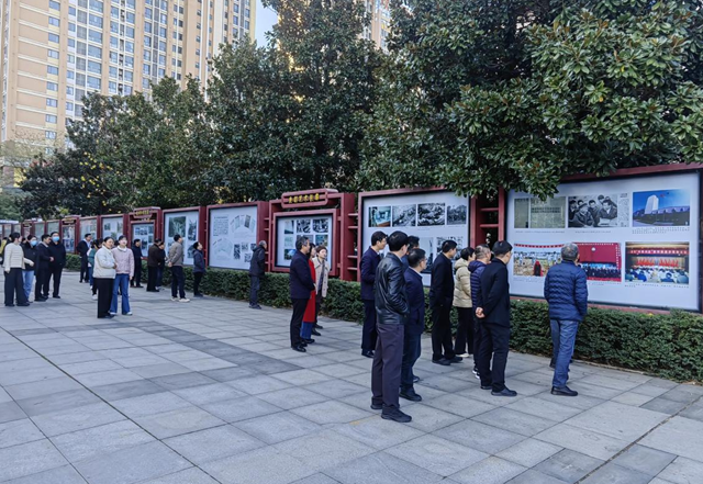 驻马店专区建立六十周年图片展开展