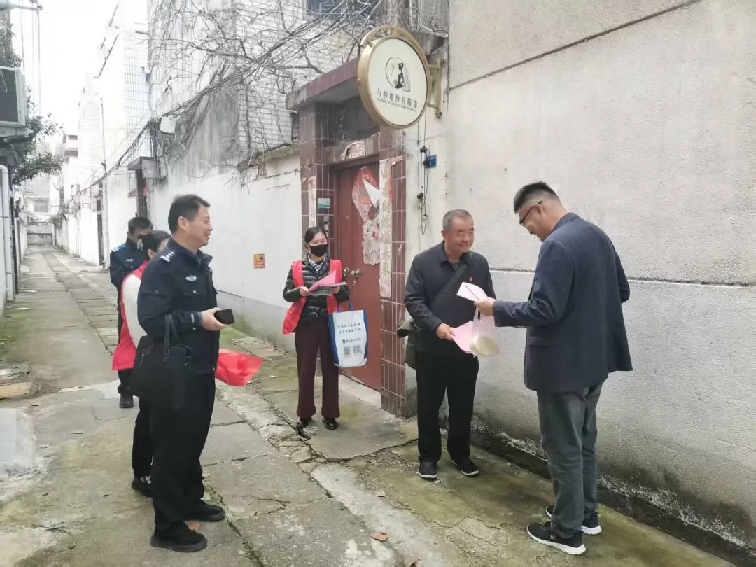 确山县公安局开展集中禁毒宣传活动