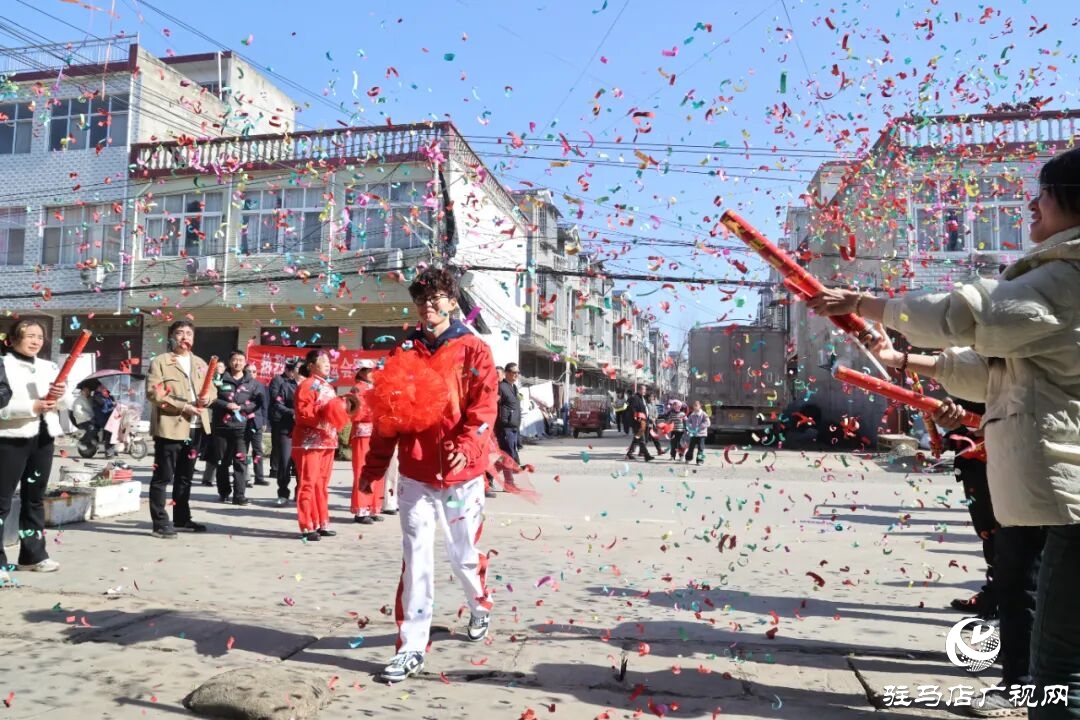 全运冠军载誉归 家乡正阳迎英雄