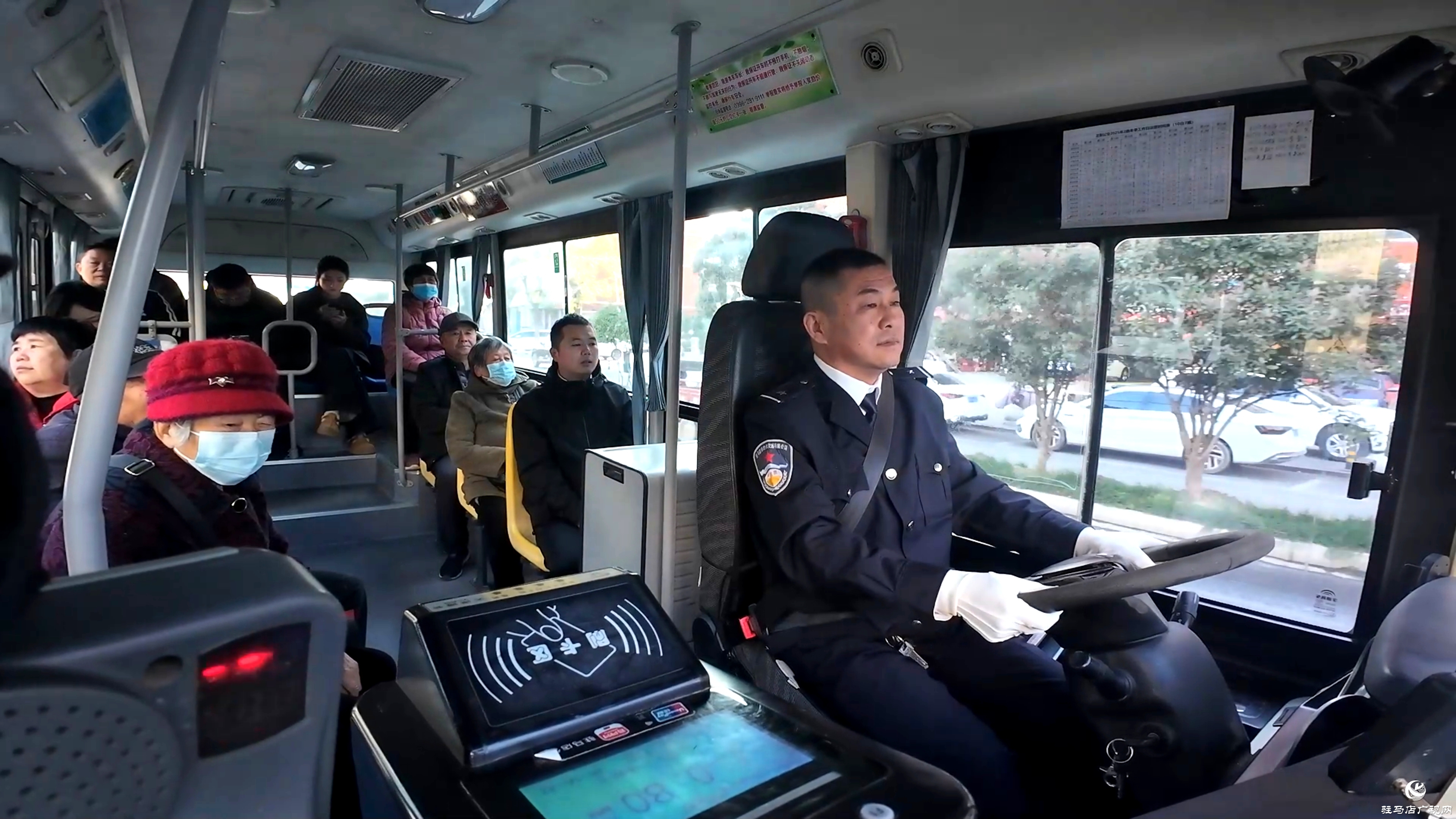 正阳县：“敬老爱老”公交专线贴心守护银发群体出行