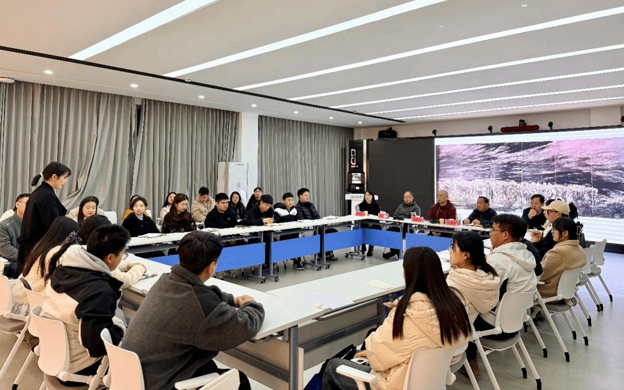  李新国教授“我的艺术人生与教育情怀”专题讲座在驻马店职业技术学院举行