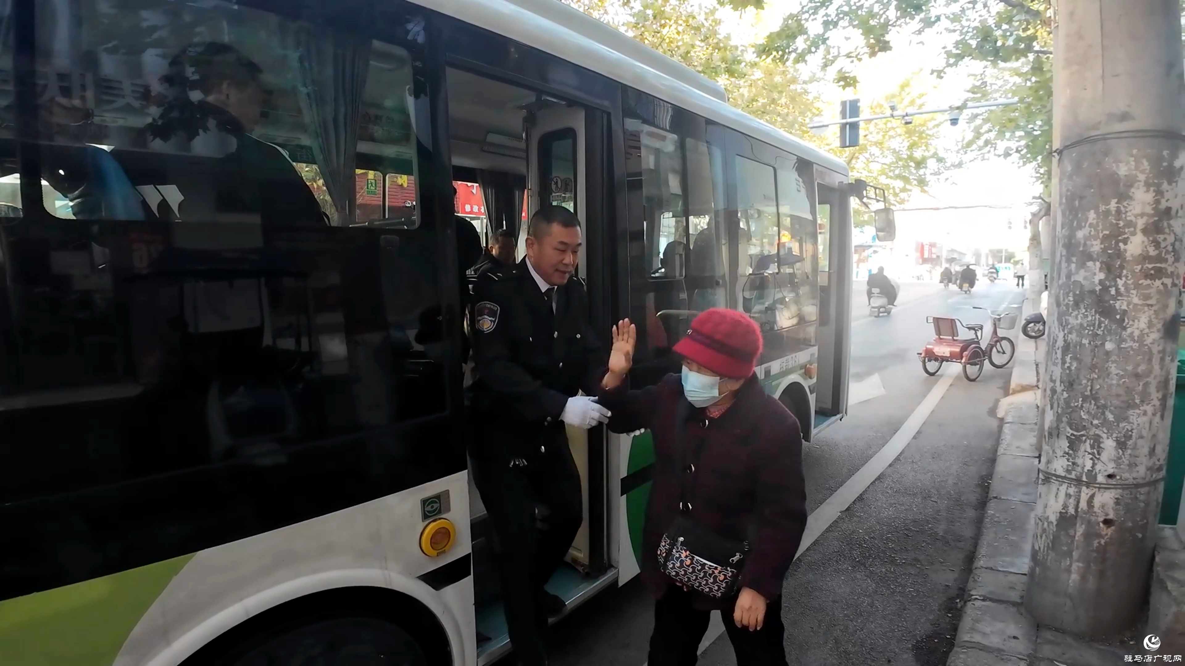 正阳县：“敬老爱老”公交专线贴心守护银发群体出行